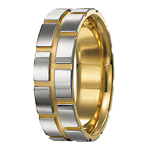 Men's yellow gold engagement ring